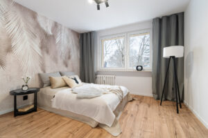 Jasny salon z elementami drewna – fotograf wnętrz Gliwice