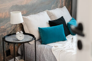 Sypialnia w apartamencie – fotograf wnętrz Tychy