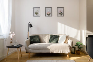 Sypialnia z elementami drewna – Martin Paterak fotografia wnętrz