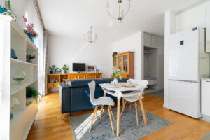 Przedpokój z zabudową na wymiar – fotograf wnętrz Katowice