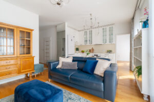 Przedpokój z dużym lustrem – fotograf wnętrz Gliwice