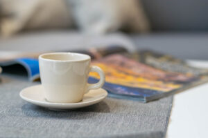 Czarna łazienka z marmurem – fotografia wnętrz Śląsk